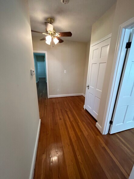 Hallway - 2323 Broadmeade Rd