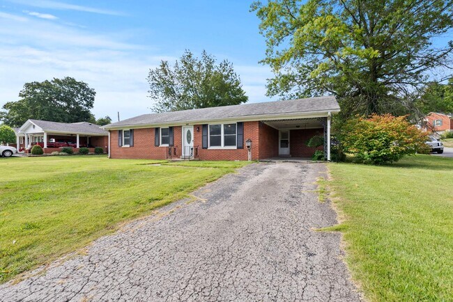 Building Photo - 610 Greenbriar Dr