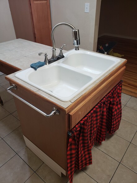 Building Photo - 1181 Newark St