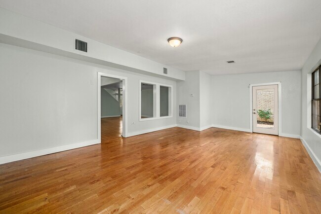 Building Photo - 11607 Zarroll Dr