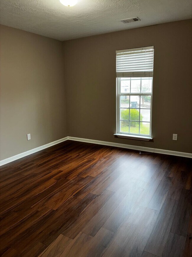 Building Photo - Of course! The marketing title iElegant 3-Bedroom Townhouse with Modern Comforts.