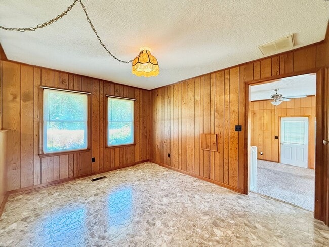 Building Photo - Charming 3 Bedroom Home for Rent!