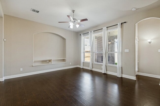 Building Photo - 594 Louder Way