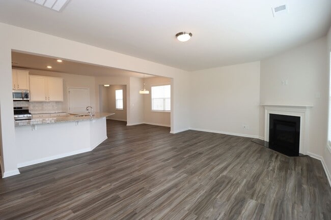 Building Photo - Spacious 3BR Home with Community Pool!
