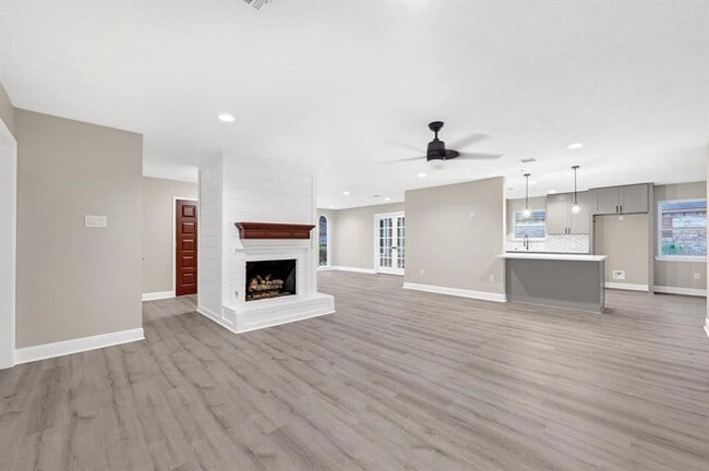 Building Photo - 5730 Old Lodge Dr