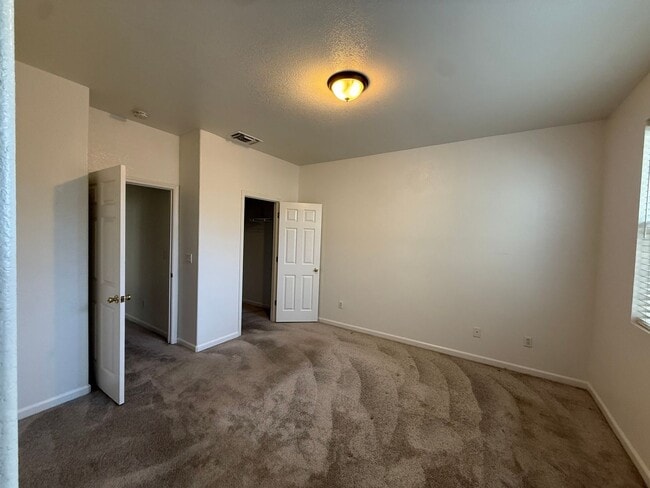 Building Photo - 4 Bed| 2 Bath | 1702 SF | 2 Car Garage | Single Story | Tenant pays $175 for WS&G.