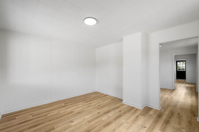 Building Photo - READY FOR MOVE IN! FULLY RENOVATED 2-BEDRO...