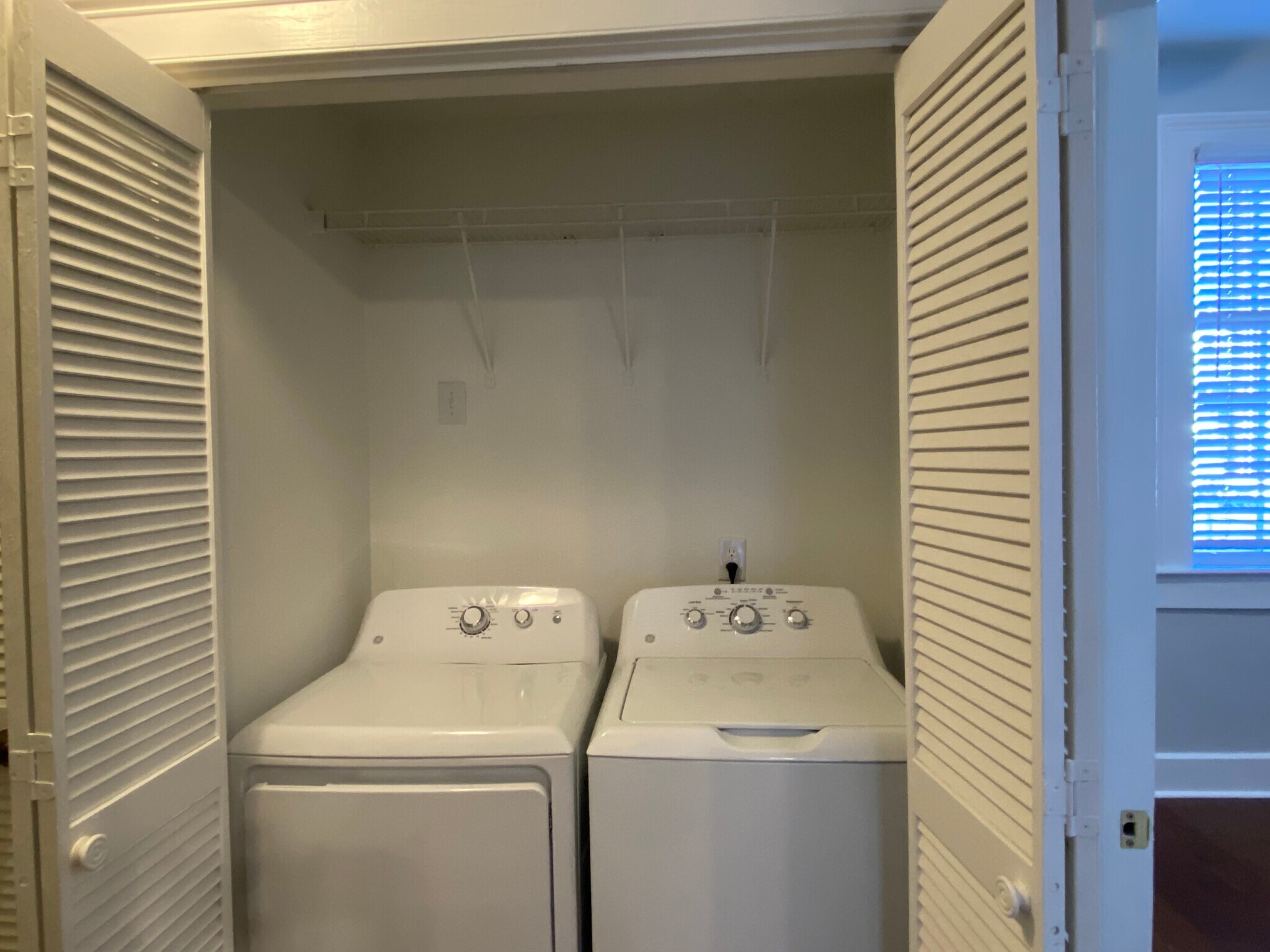 In-unit Laundry - 118 W Duffy St