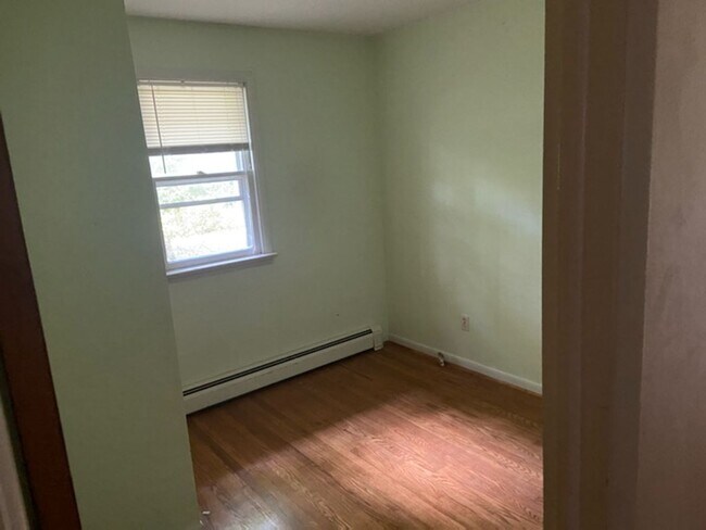 Building Photo - 730 Lonely Cottage Rd