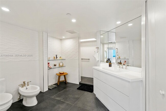 Building Photo - 5757 Collins Ave