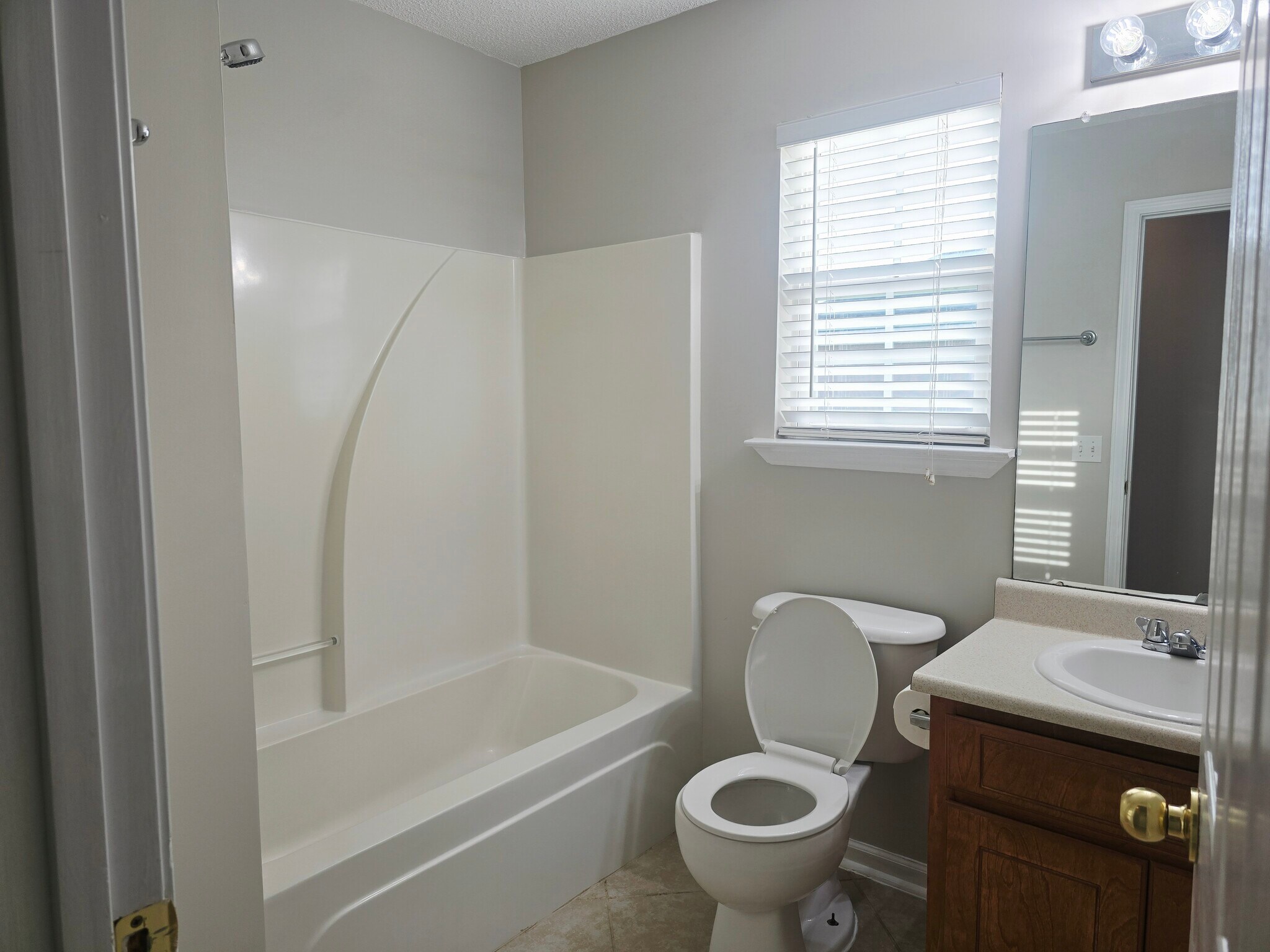 Building Photo - 111 Quarterhorse Dr
