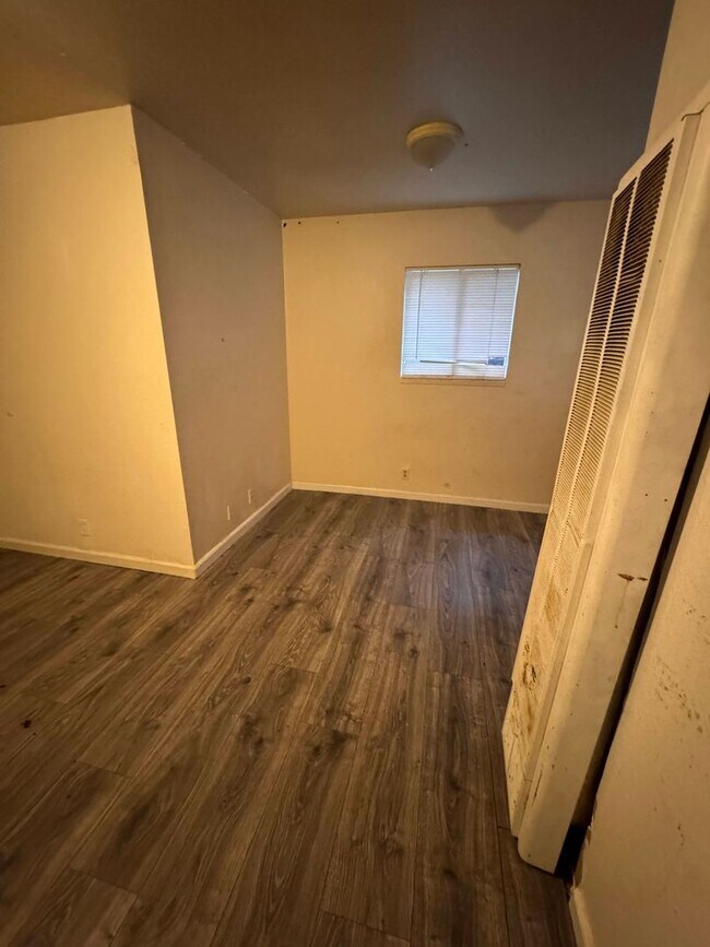 Building Photo - LONG-TERM RENTAL: Updated Studio with Shar...
