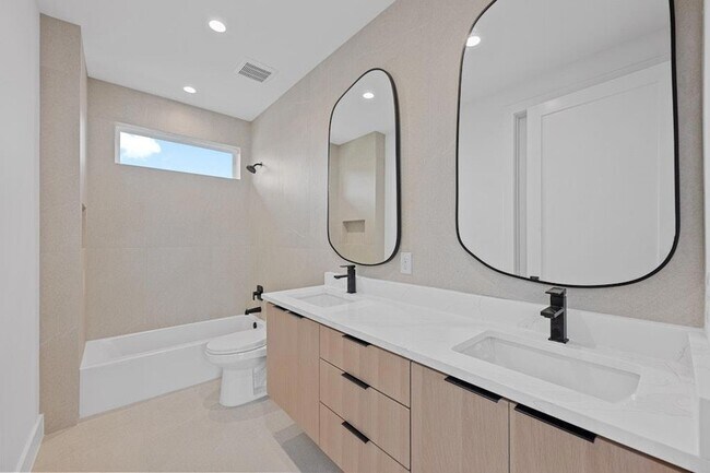 Building Photo - 1409 Valleyridge Dr