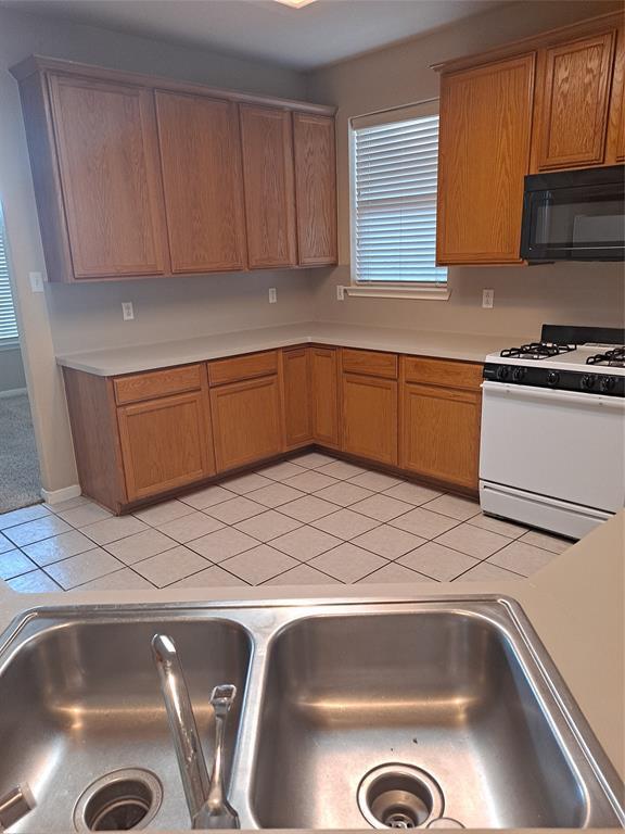 Building Photo - 21645 Forest Colony Dr