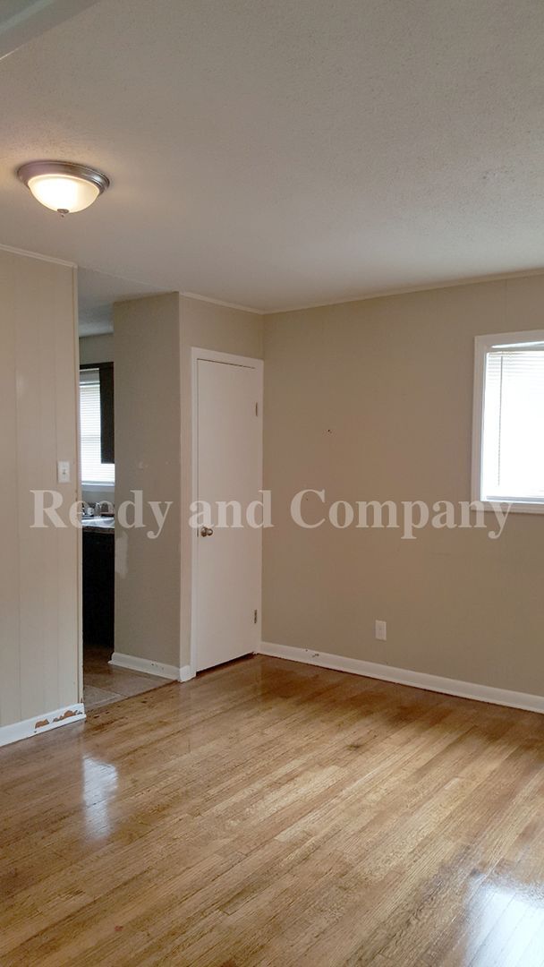 Building Photo - 4173 Cottonwood Rd