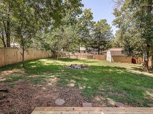 Building Photo - 3 Bed 2 Bath 2 Car Garage 1/2 off 1st Months Rent