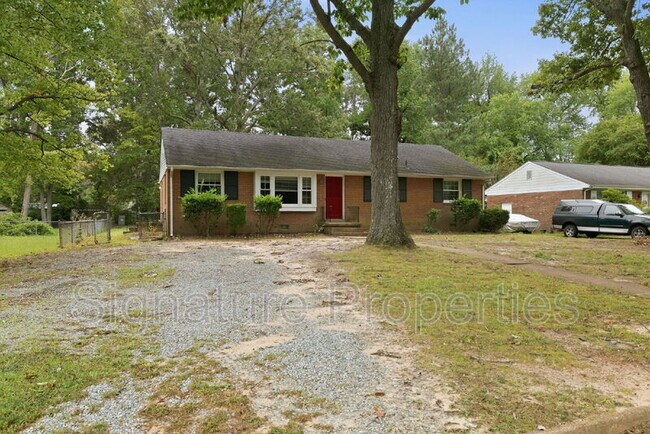Building Photo - 1413 Robindale Rd