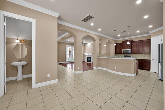 Building Photo - 14546 San Pietro Dr
