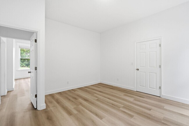 Building Photo - 568 Hale Ave