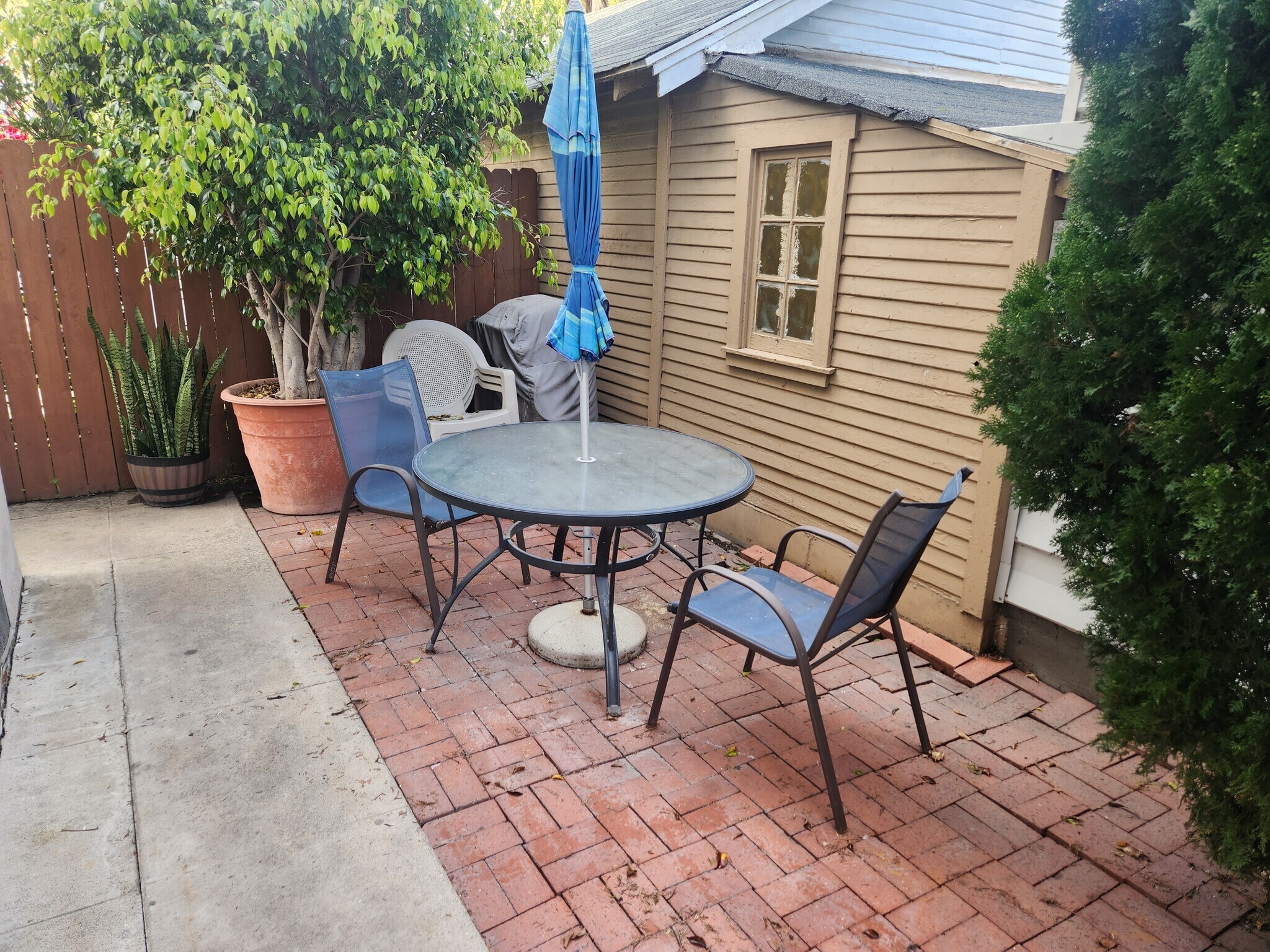 Building Photo - 1080 Termino Ave