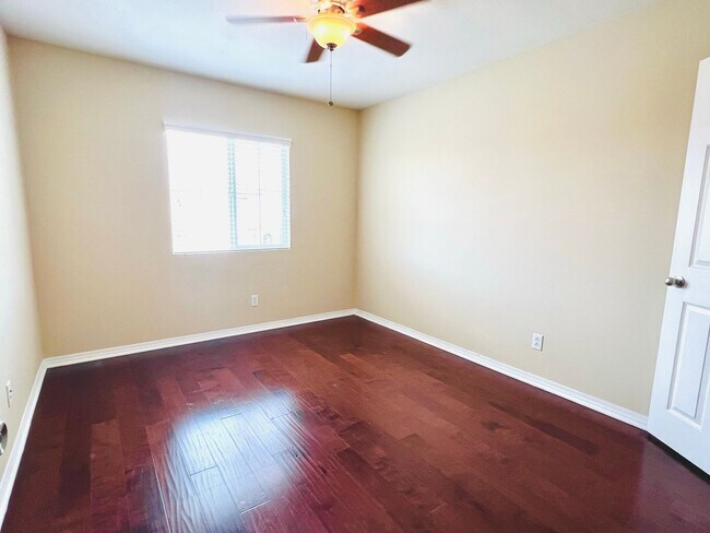 Building Photo - Beautiful 4 Bedroom home