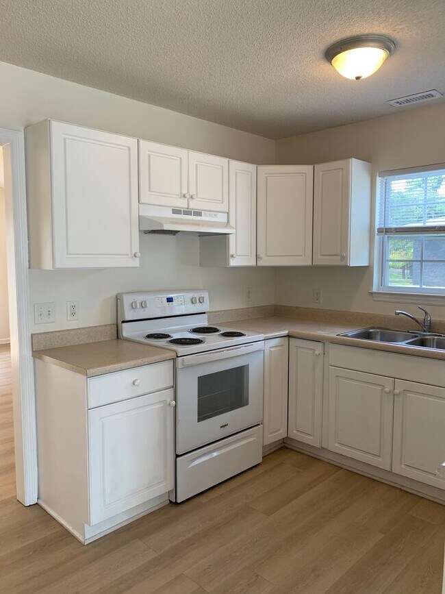 Building Photo - 4011 Masonboro Loop Rd