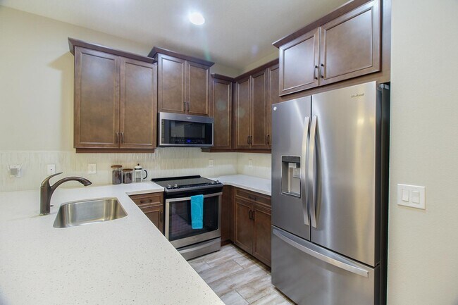 Building Photo - For Rent – Modern 3-Bedroom Townhome - Ava...