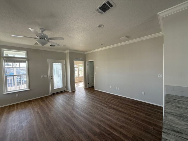 Building Photo - 492 Driftwood Dr