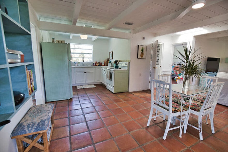 Building Photo - 650 Edwards St