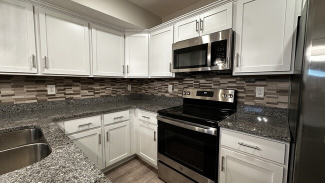 Building Photo - 1000 Henry Pl Blvd