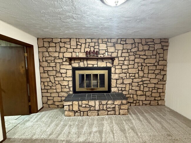 Building Photo - Spacious, four-bedroom, two-bathroom, coun...