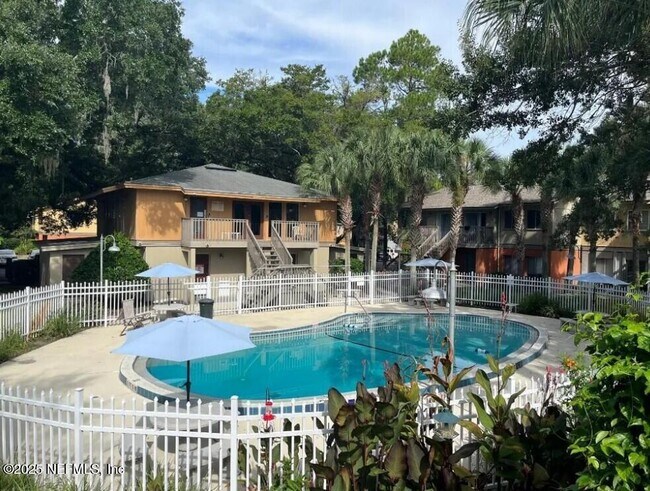 Building Photo - 1800 Park Ave