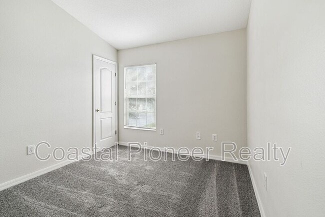 Building Photo - 6723 Lake Camden Way