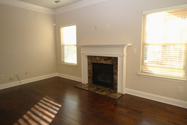 Building Photo - Brookside Crossing!