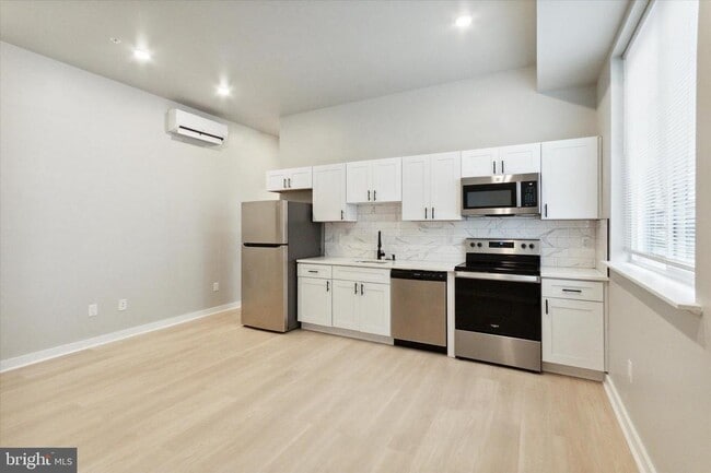 Primary Photo - 316 S 52nd St