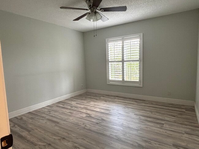Building Photo - 13771 Oneida Dr
