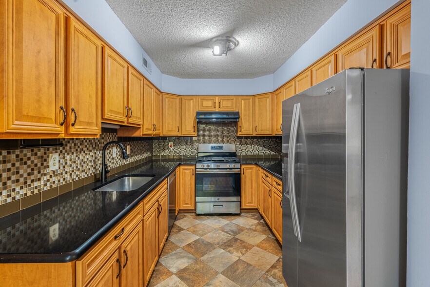 Building Photo - 99 Thoreau Dr