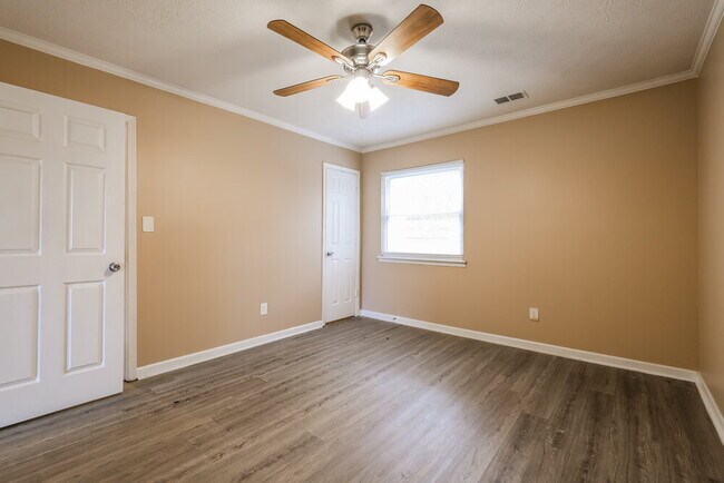 Building Photo - 11010 Highridge Ct