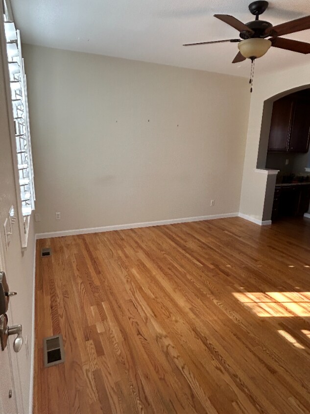 Building Photo - Great Lowry Townhome!