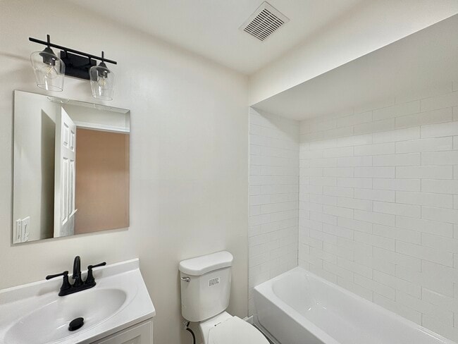 Building Photo - 156 Ridgewood Ave