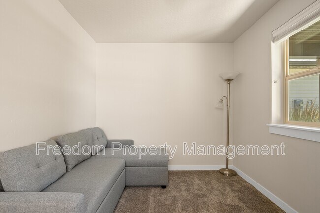 Building Photo - 1824 E Ringneck St
