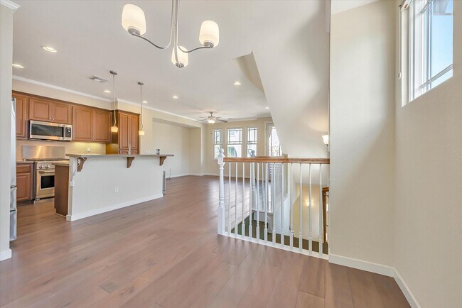 Building Photo - WOW! GREAT HOME! Mountain View!
