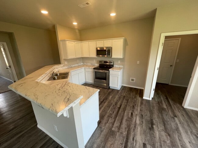 Building Photo - 3 bedroom 2 bath home for rent in Elkins