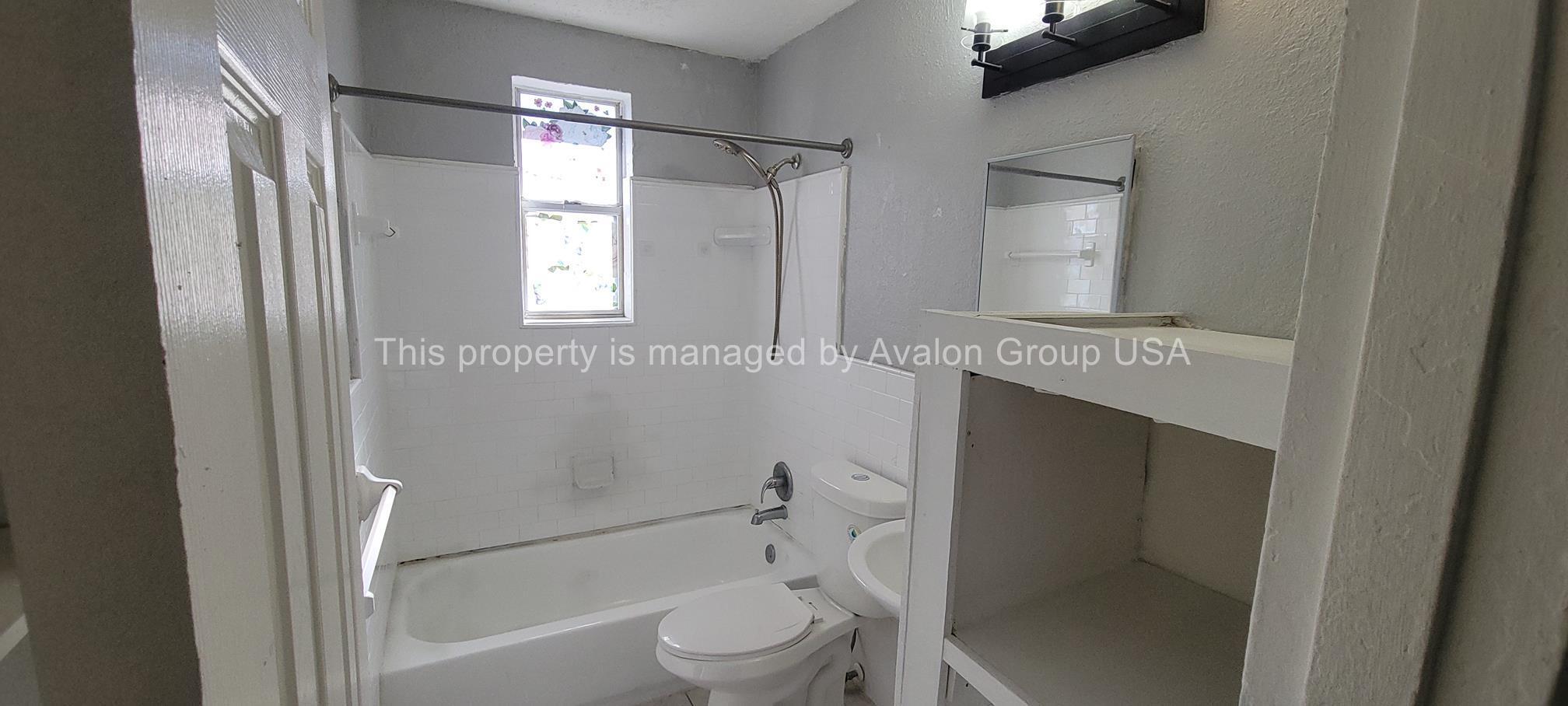 Building Photo - 745 Pippin St