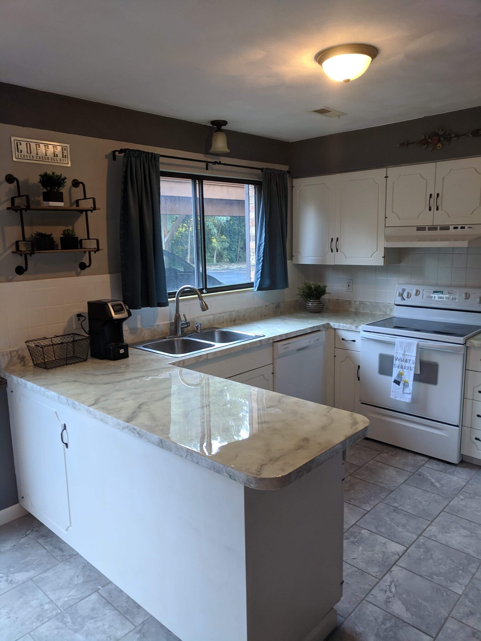 Building Photo - 833 Nowland Ct
