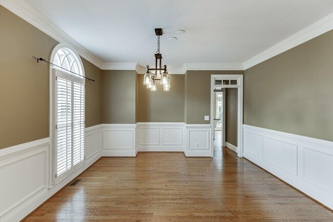 Building Photo - 2885 Towne Village Dr NW