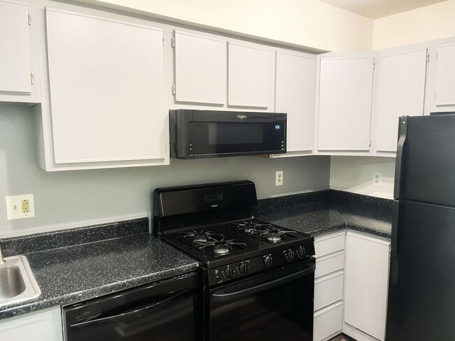 Building Photo - 2 Bed 1 Bath SE DC