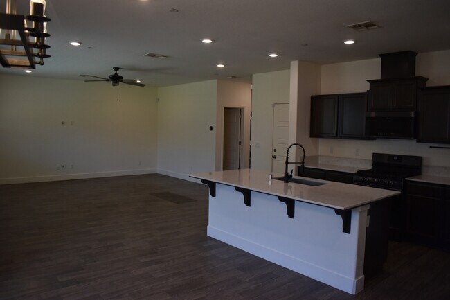 Building Photo - 2382 Explorador Dr