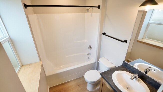 Building Photo - Baker Street Lofts