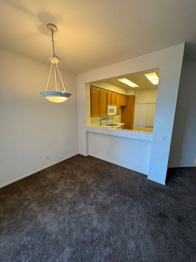 Building Photo - 3 Bedroom / 3 Bath Townhome Available Now! Chula Vista / San Miguel Ranch